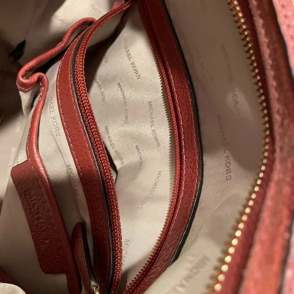 Michael kors brooklyn grommet bag hotsell